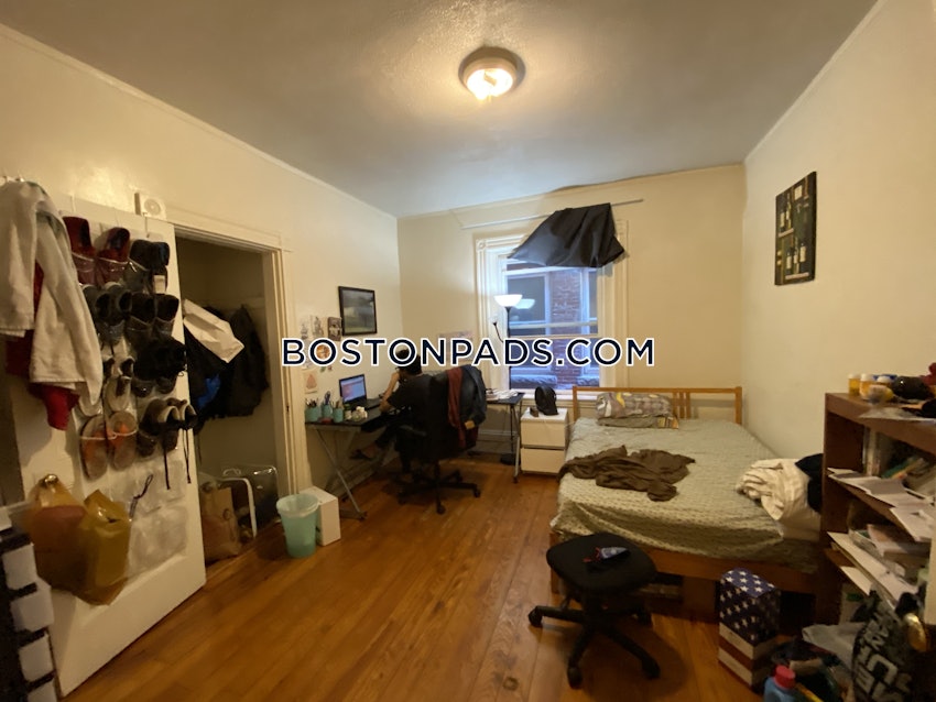 BOSTON - FORT HILL - 4 Beds, 1 Bath - Image 5