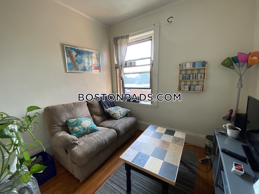 BOSTON - FORT HILL - 4 Beds, 1 Bath - Image 3