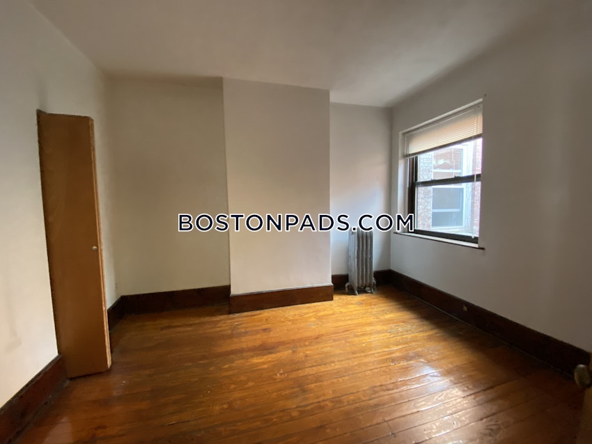 BOSTON - FORT HILL - 4 Beds, 1 Bath - Image 6