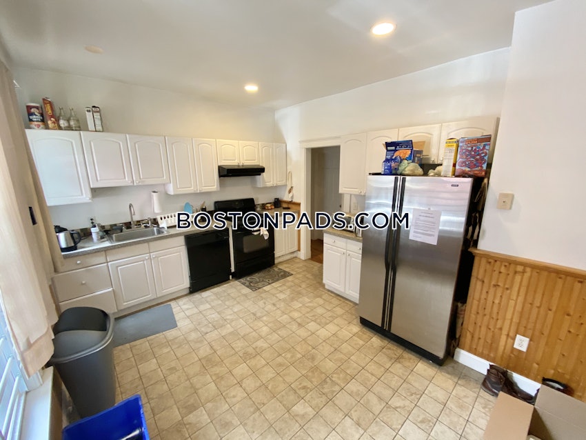 BOSTON - MISSION HILL - 3 Beds, 1 Bath - Image 4