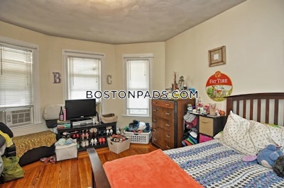 Medford 3 Bed 1 Bath MEDFORD  Tufts - $3,600 No Fee