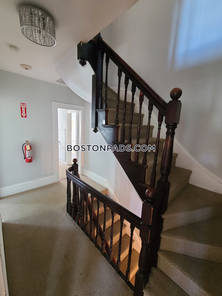 CAMBRIDGE - INMAN SQUARE - 5 Beds, 2.5 Baths - Image 9