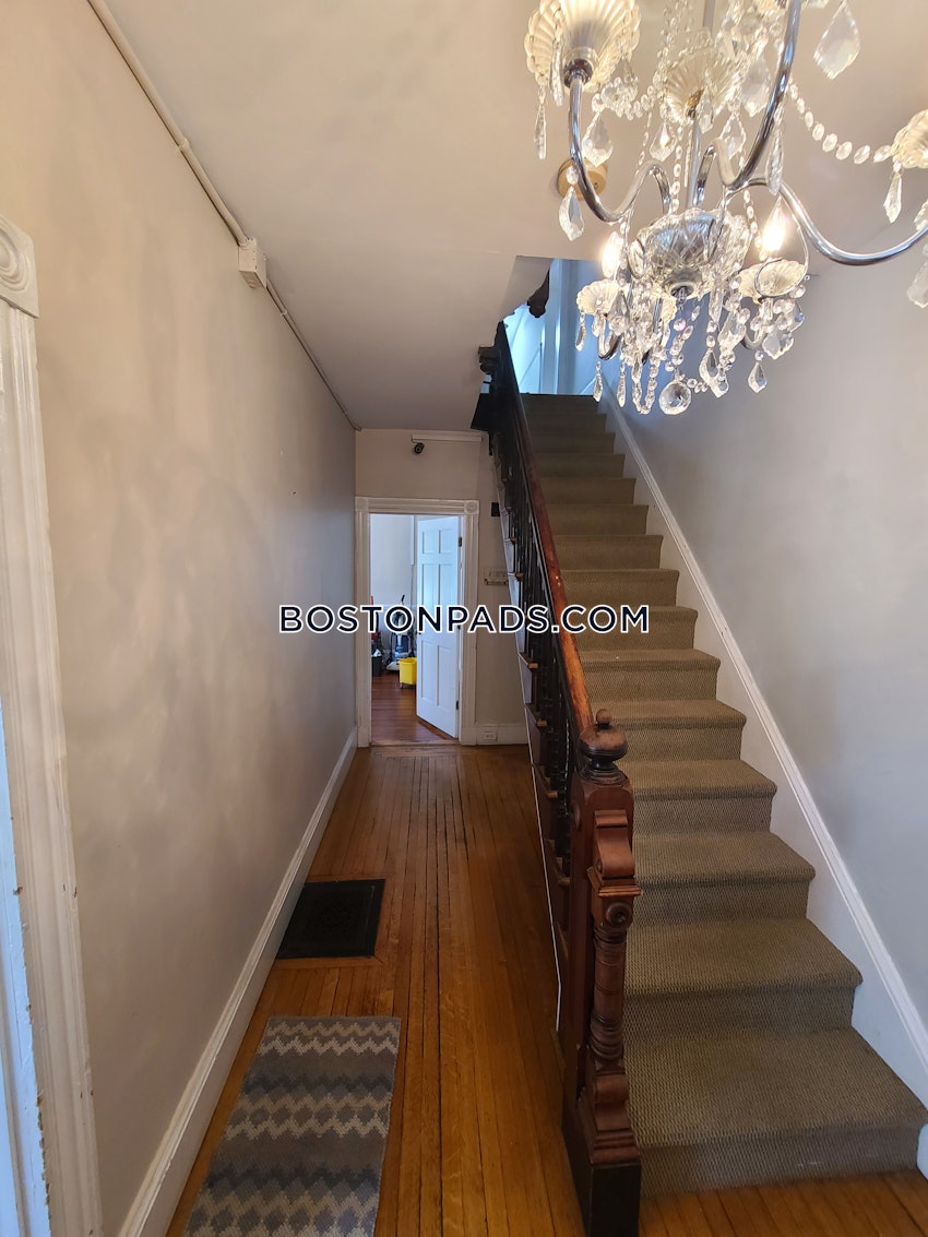 CAMBRIDGE - INMAN SQUARE - 5 Beds, 2.5 Baths - Image 1