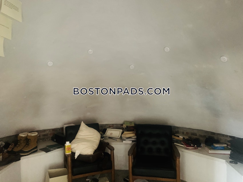 BOSTON - BACK BAY - 3 Beds, 2 Baths - Image 5