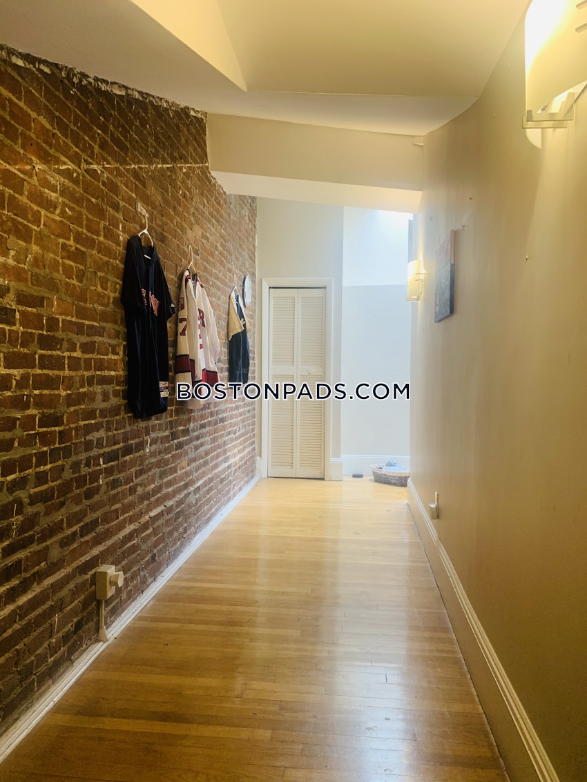 BOSTON - BACK BAY - 3 Beds, 2 Baths - Image 3