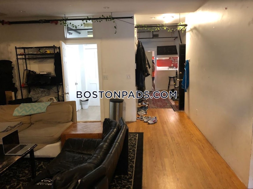 BOSTON - BACK BAY - 6 Beds, 2 Baths - Image 4