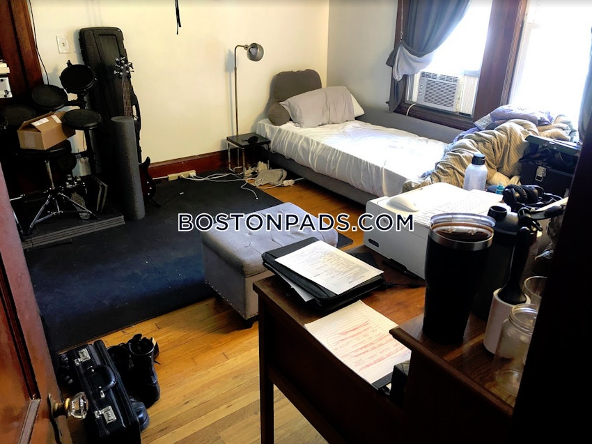 BOSTON - BRIGHTON - OAK SQUARE - 3 Beds, 1 Bath - Image 7