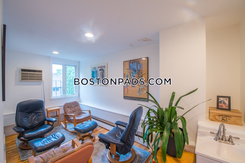 CAMBRIDGE - HARVARD SQUARE - 4 Beds, 1 Bath - Image 1