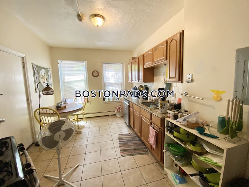BOSTON - FORT HILL - 4 Beds, 1 Bath - Image 16