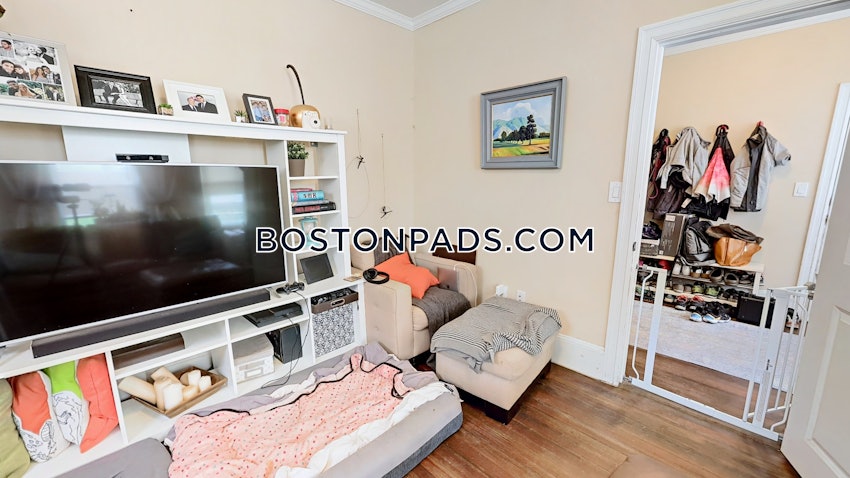 BOSTON - WEST ROXBURY - 3 Beds, 1 Bath - Image 4