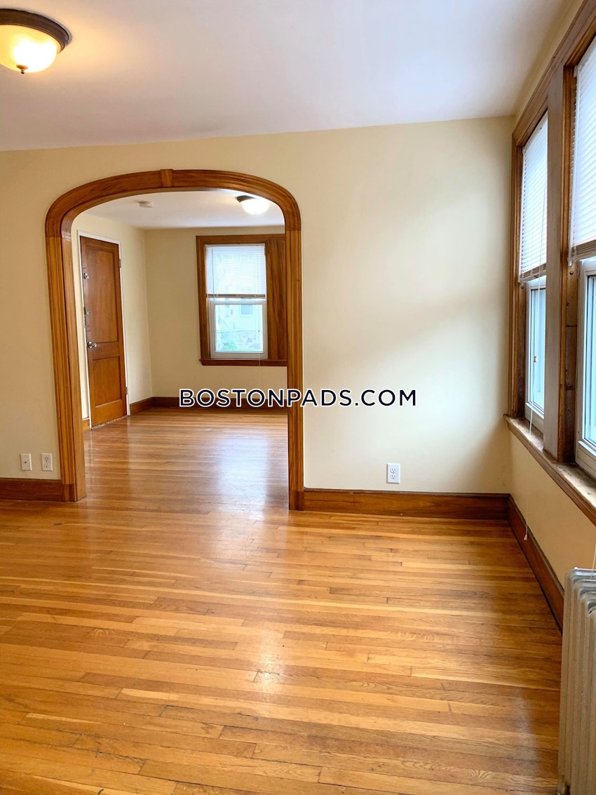 MELROSE - 2 Beds, 1 Bath - Image 10