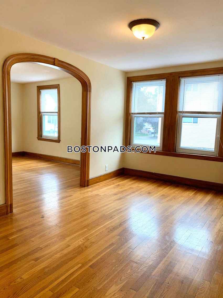 MELROSE - 2 Beds, 1 Bath - Image 4