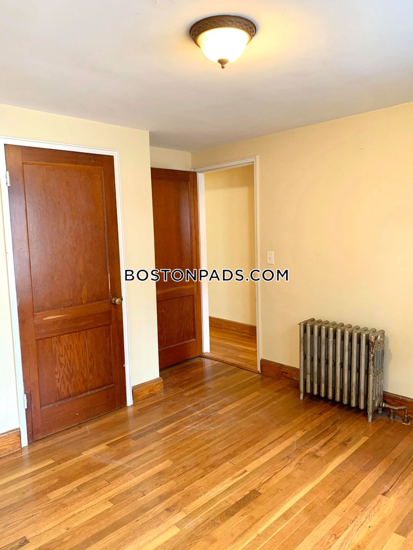 MELROSE - 2 Beds, 1 Bath - Image 4