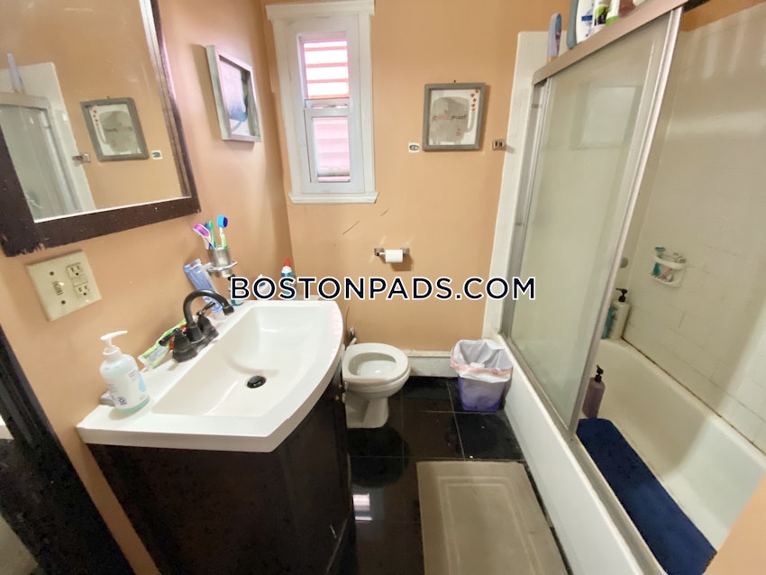 BOSTON - MISSION HILL - 3 Beds, 1 Bath - Image 2