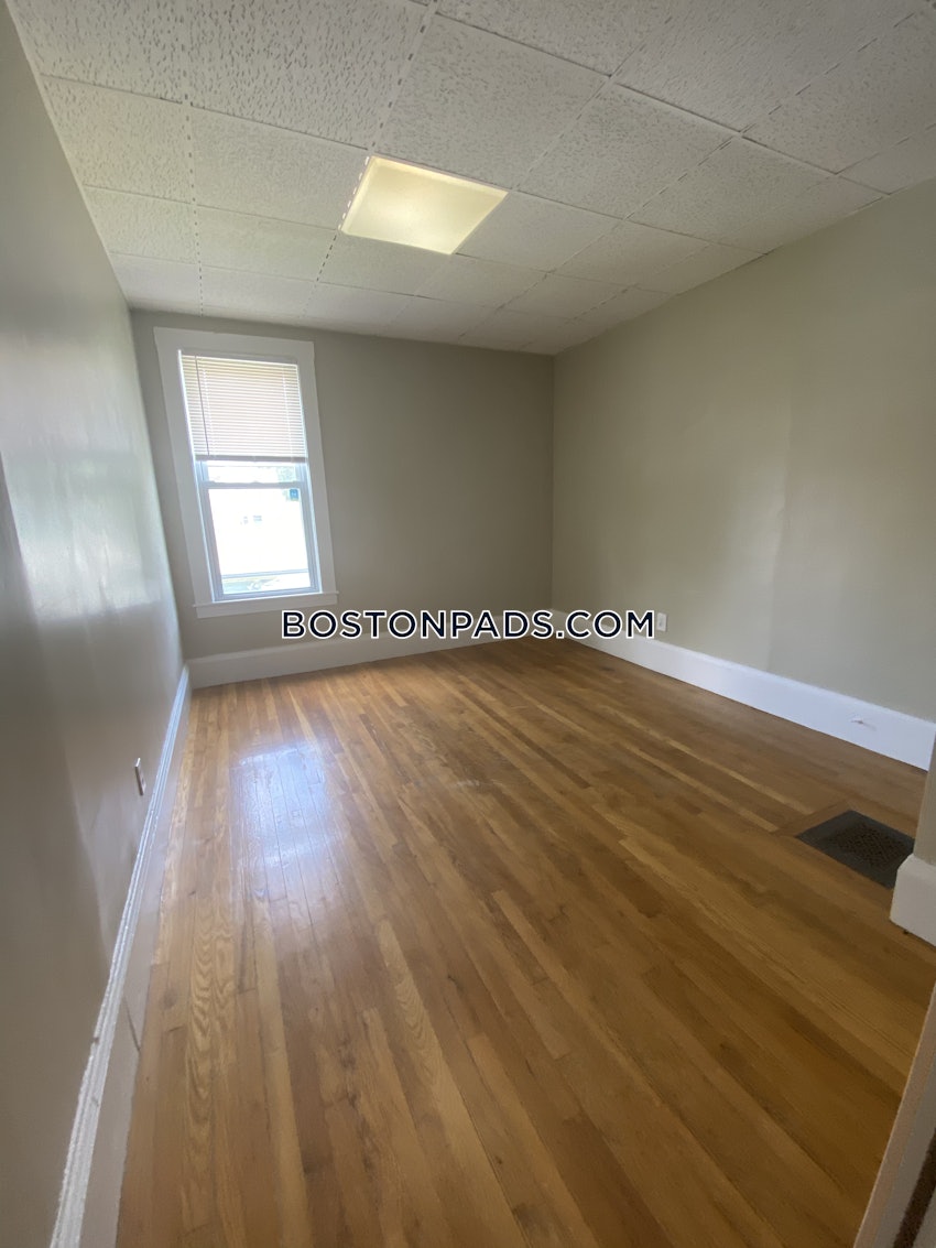 MEDFORD - WELLINGTON - 5 Beds, 1 Bath - Image 9