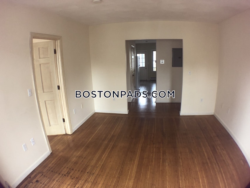 MEDFORD - TUFTS - 3 Beds, 1 Bath - Image 4