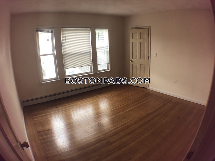 MEDFORD - TUFTS - 3 Beds, 1 Bath - Image 1