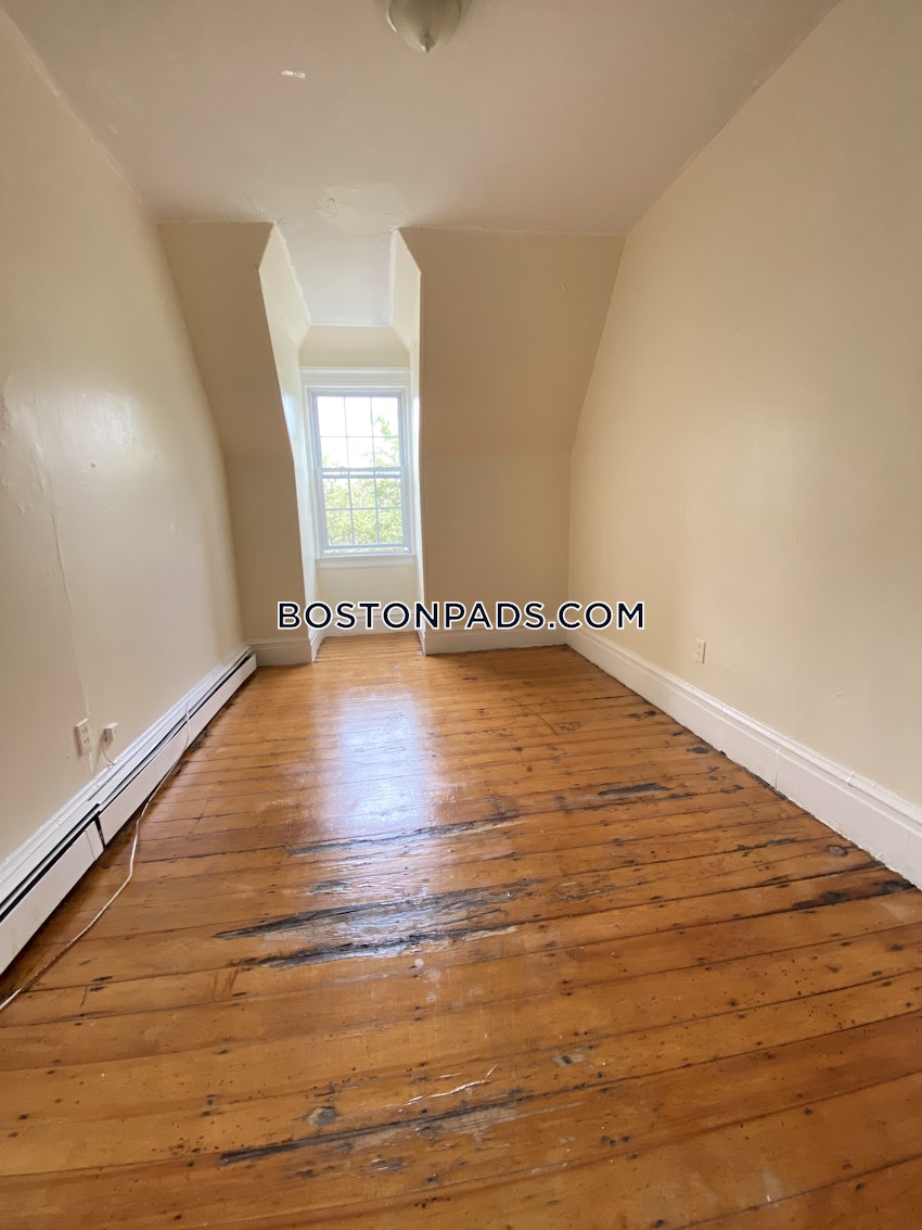 BROOKLINE- BOSTON UNIVERSITY - 4 Beds, 1 Bath - Image 4