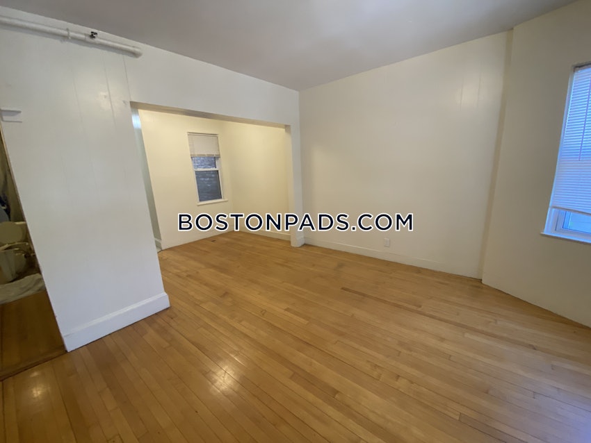 BOSTON - NORTHEASTERN/SYMPHONY - 1 Bed, 1 Bath - Image 4