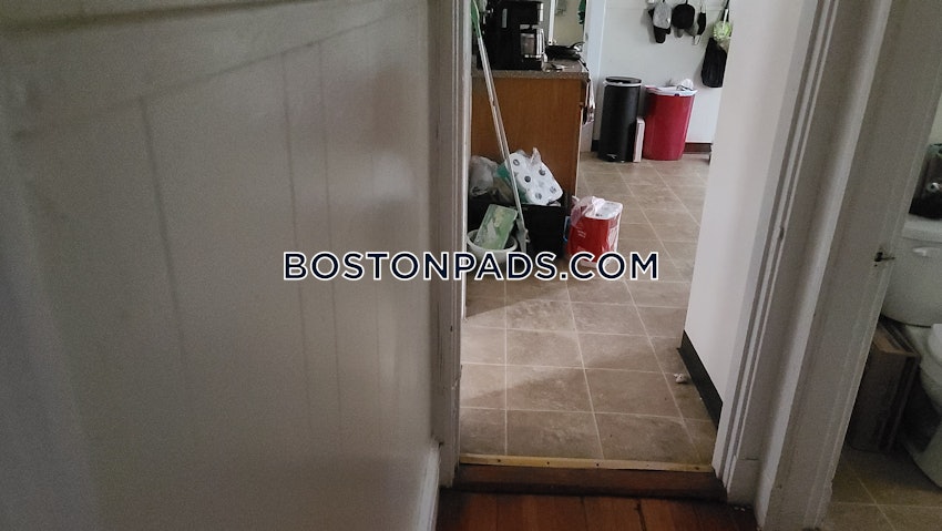 BOSTON - ALLSTON - 3 Beds, 2 Baths - Image 18