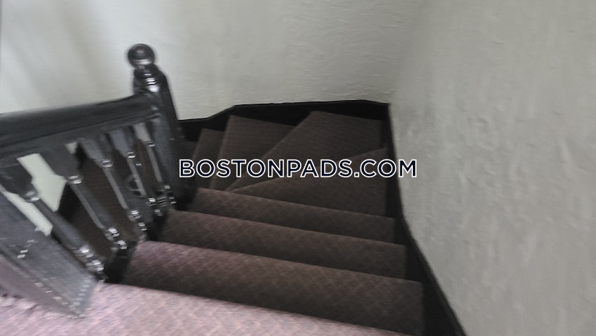 BOSTON - ALLSTON - 3 Beds, 2 Baths - Image 4