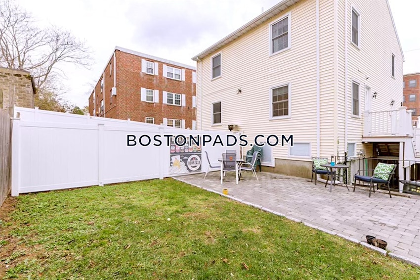 BOSTON - JAMAICA PLAIN - JAMAICA POND/PONDSIDE - 4 Beds, 2 Baths - Image 4