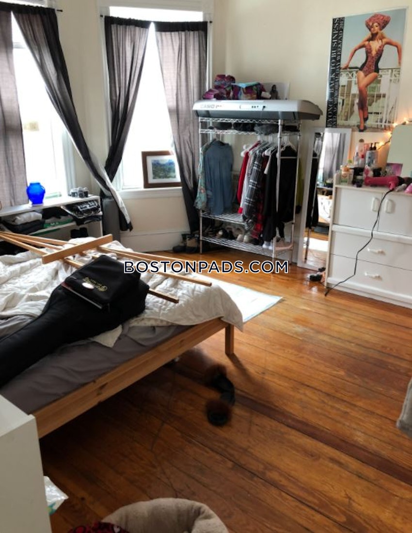 BOSTON - MISSION HILL - 4 Beds, 1 Bath - Image 3