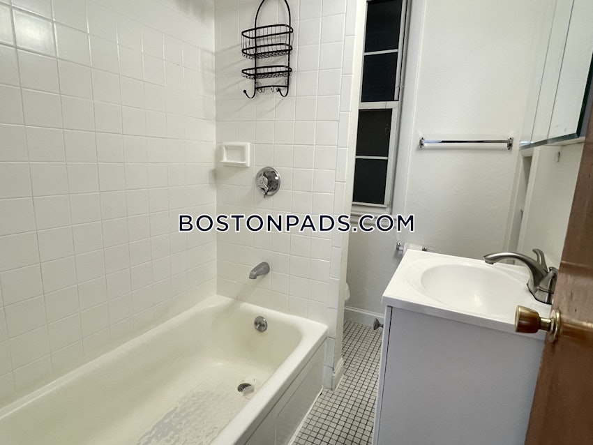 BOSTON - BAY VILLAGE - Studio , 1 Bath - Image 3