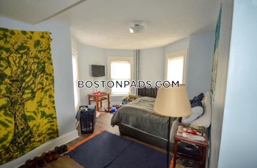 Boston - 5 Beds, 2 Baths