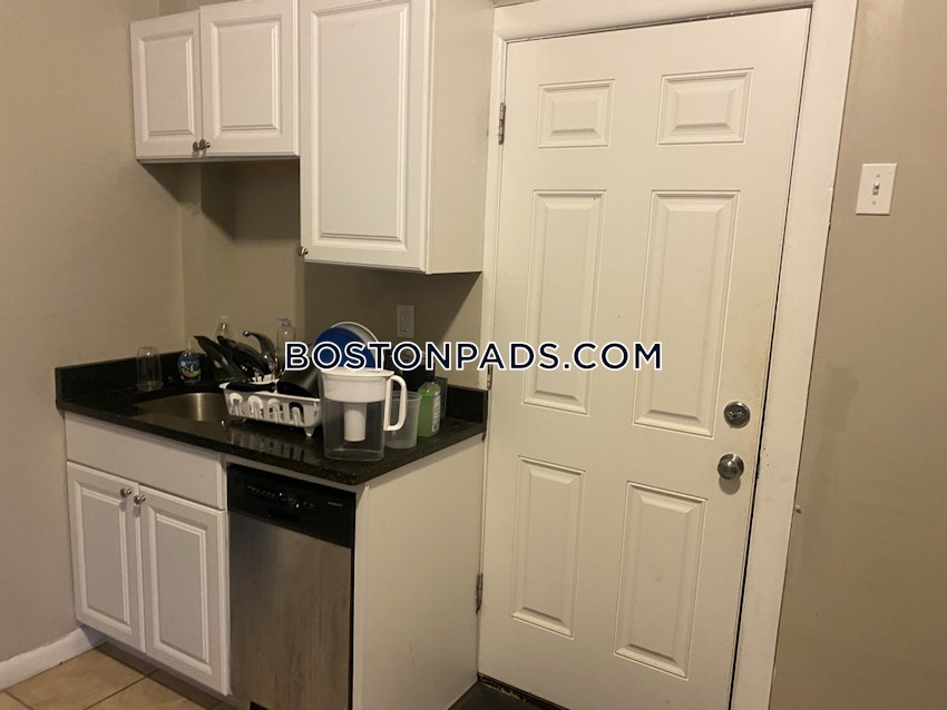 BOSTON - NORTH END - 2 Beds, 1 Bath - Image 4