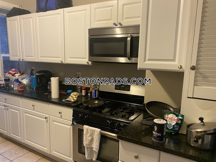 BOSTON - NORTH END - 2 Beds, 1 Bath - Image 3