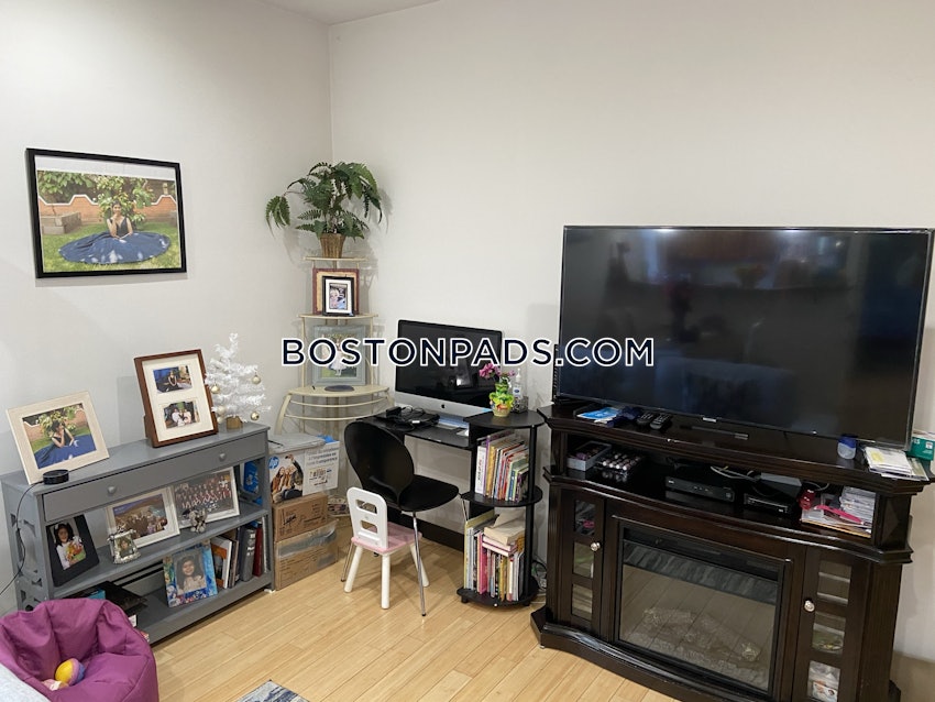 BOSTON - BRIGHTON - OAK SQUARE - 3 Beds, 1 Bath - Image 3