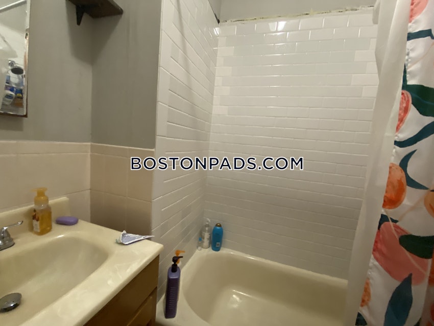 BOSTON - MISSION HILL - 4 Beds, 1 Bath - Image 25