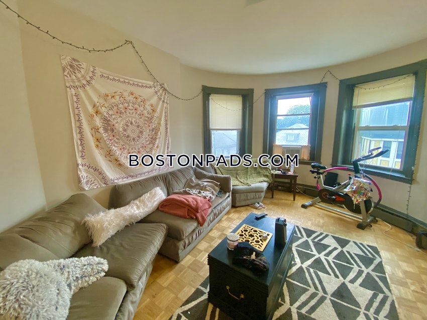 BOSTON - MISSION HILL - 4 Beds, 1 Bath - Image 10
