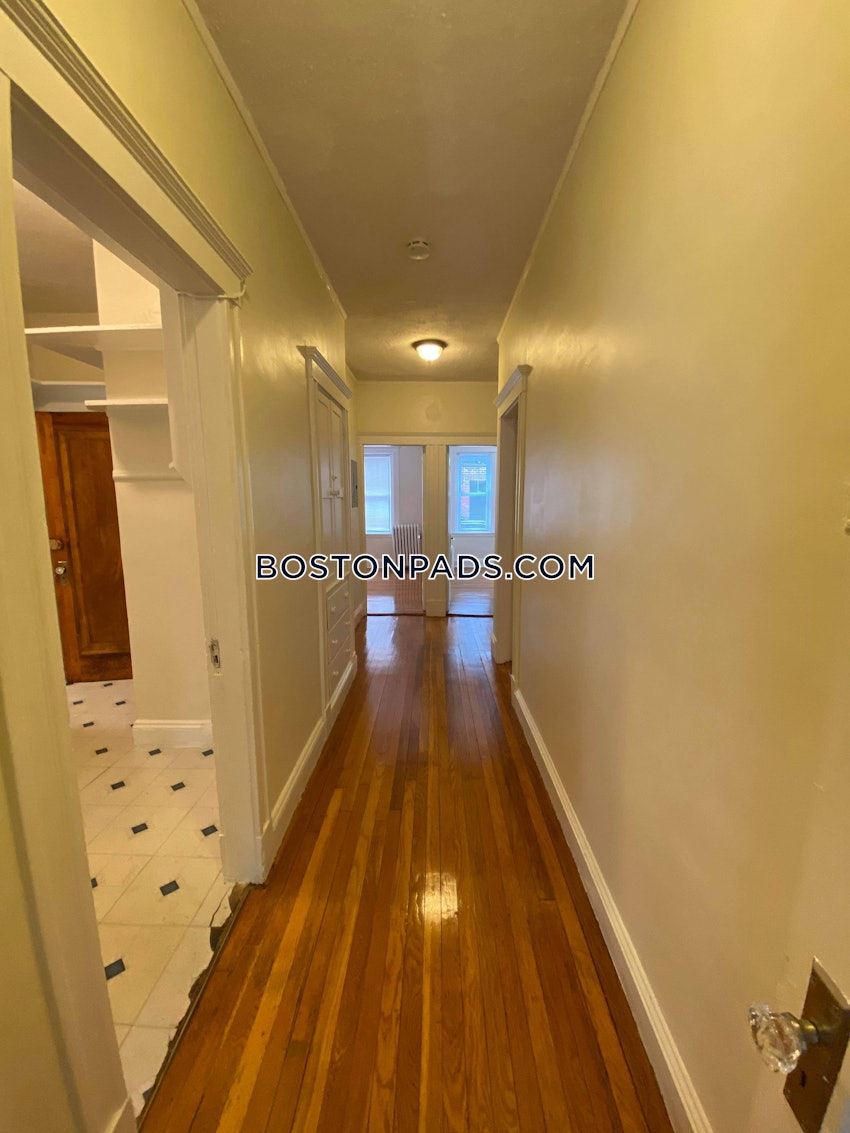 BROOKLINE- WASHINGTON SQUARE - 4 Beds, 2 Baths - Image 11