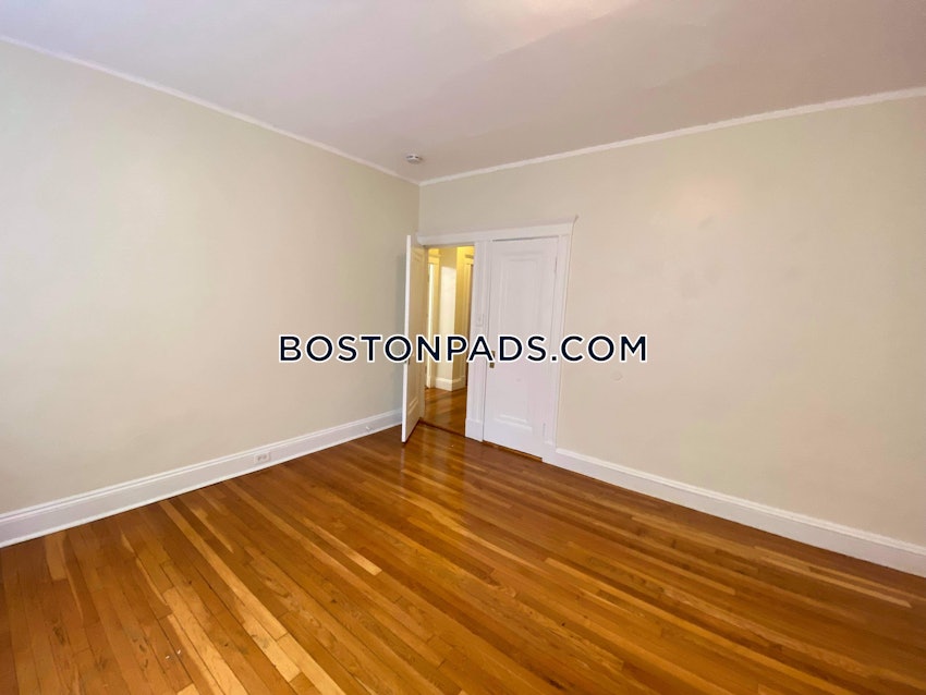 BROOKLINE- WASHINGTON SQUARE - 4 Beds, 2 Baths - Image 5