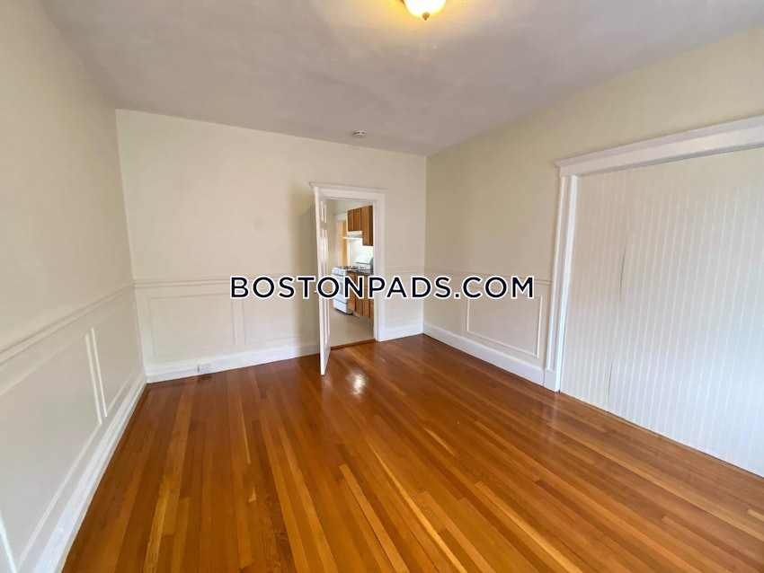 BROOKLINE- WASHINGTON SQUARE - 4 Beds, 2 Baths - Image 7