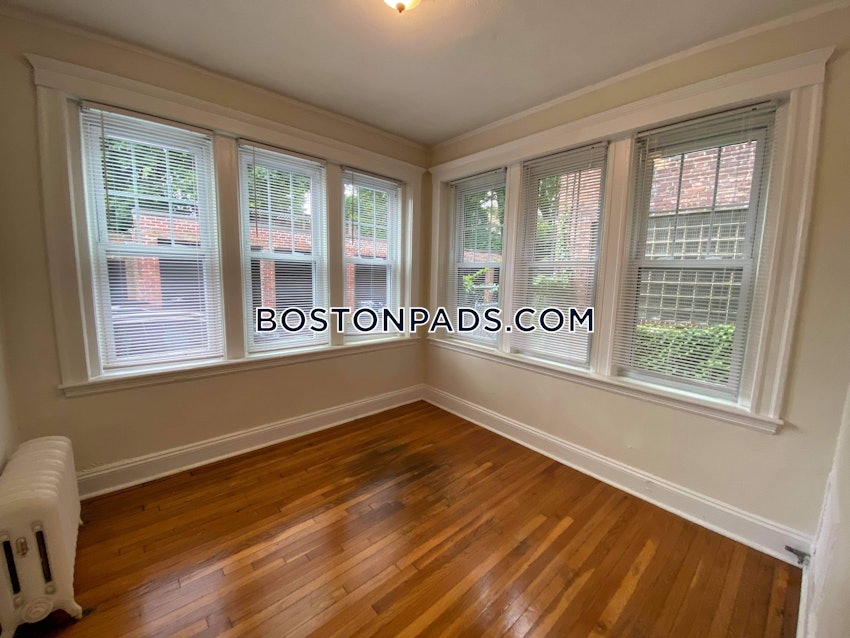 BROOKLINE- WASHINGTON SQUARE - 4 Beds, 2 Baths - Image 6