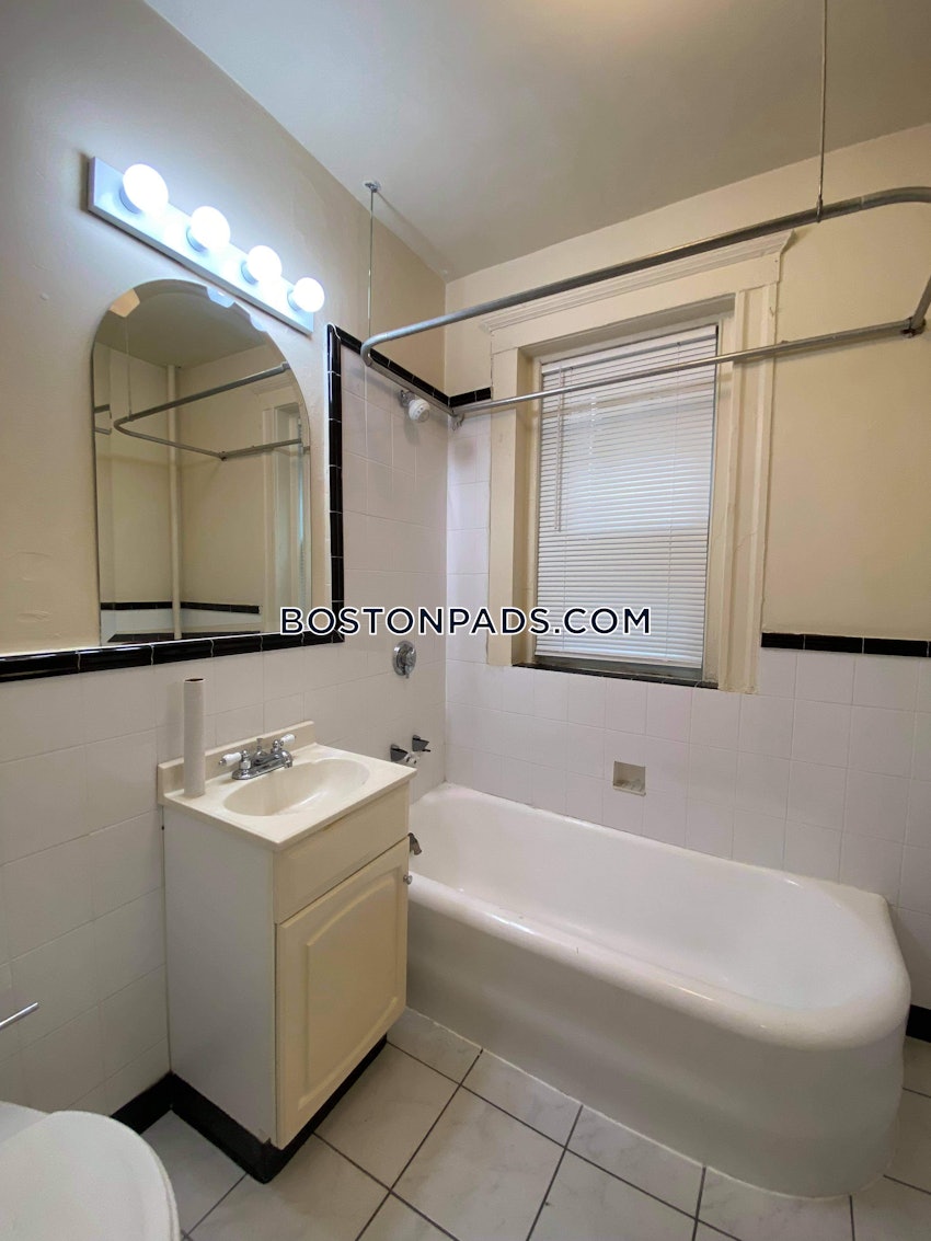 BROOKLINE- WASHINGTON SQUARE - 4 Beds, 2 Baths - Image 10