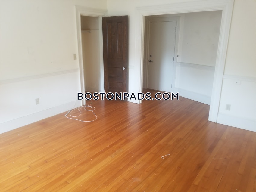 NEWTON - NEWTON CORNER - 1 Bed, 1 Bath - Image 12