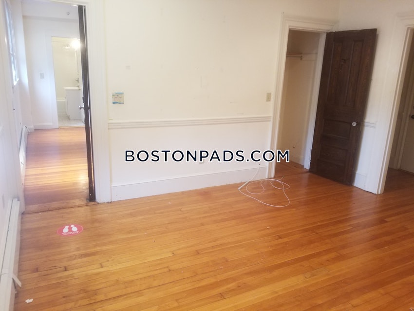 NEWTON - NEWTON CORNER - 1 Bed, 1 Bath - Image 9