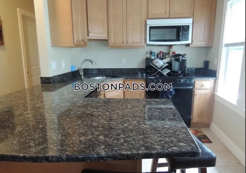 SOMERVILLE - TUFTS - 4 Beds, 2 Baths - Image 3