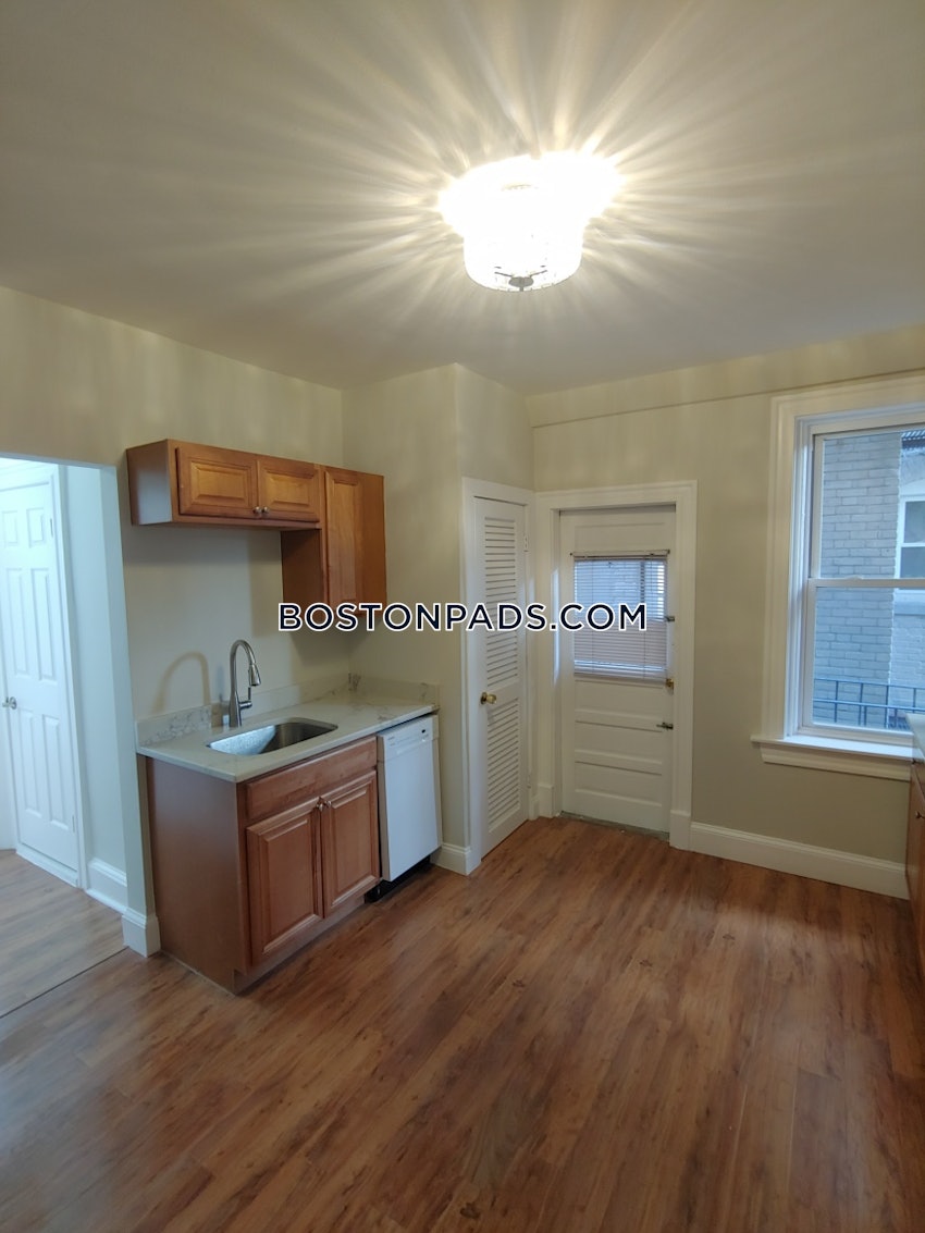 BOSTON - NORTH END - 1 Bed, 1 Bath - Image 9