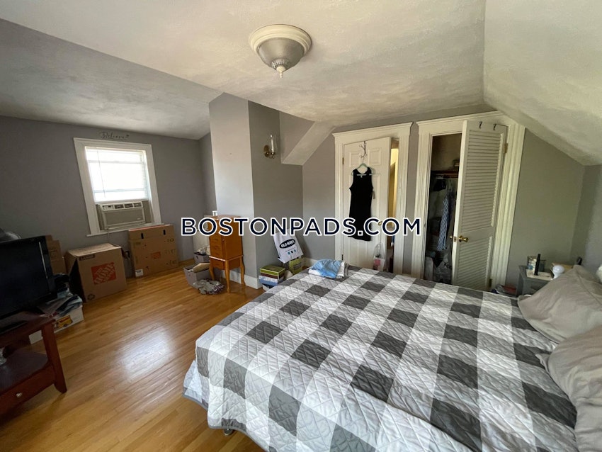 MEDFORD - TUFTS - 5 Beds, 2 Baths - Image 6