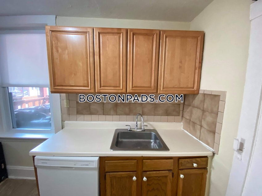 BOSTON - ALLSTON/BRIGHTON BORDER - 3 Beds, 1 Bath - Image 3