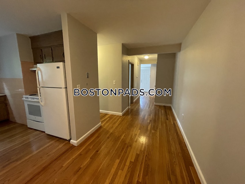 BOSTON - BRIGHTON - OAK SQUARE - 1 Bed, 1 Bath - Image 3