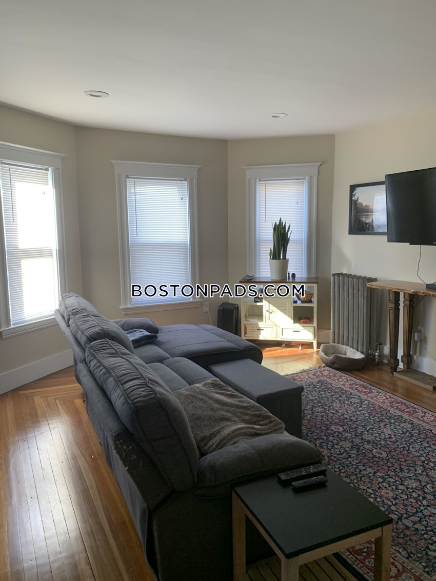 SOMERVILLE - DAVIS SQUARE - 4 Beds, 2 Baths - Image 2