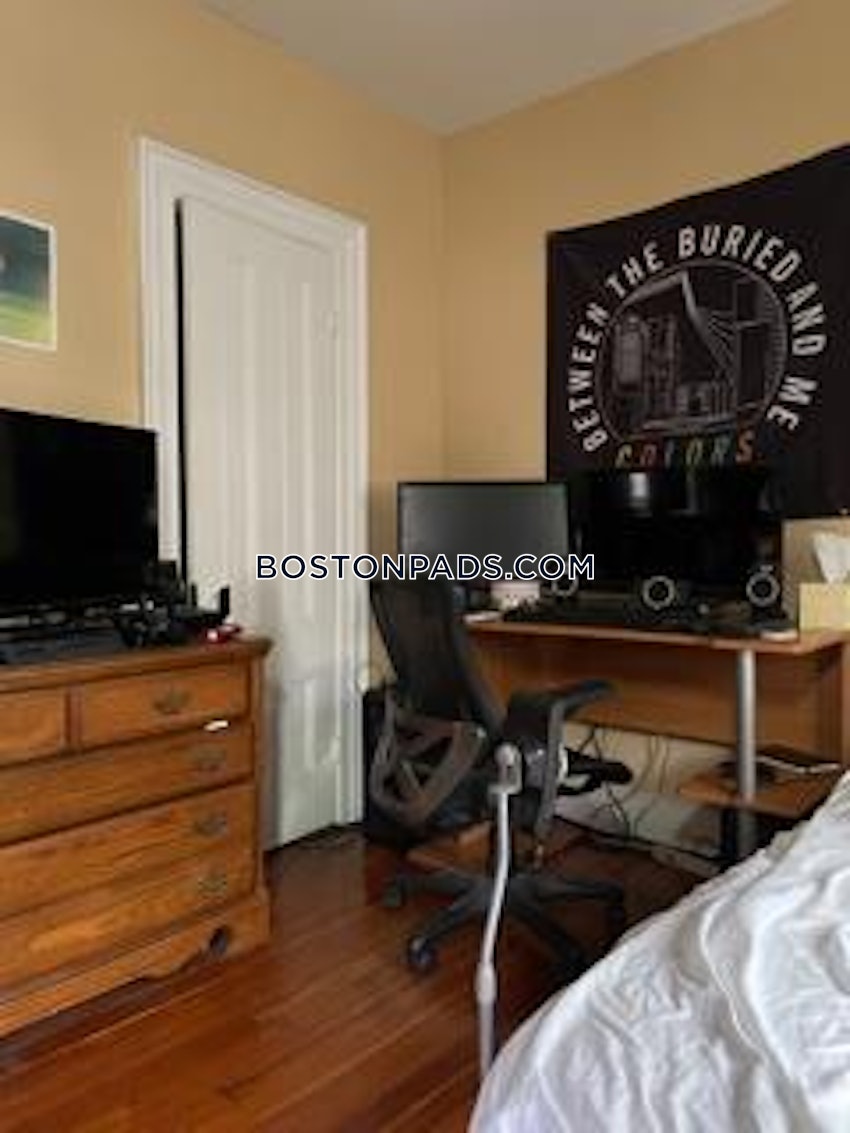 MEDFORD - TUFTS - 3 Beds, 1 Bath - Image 8