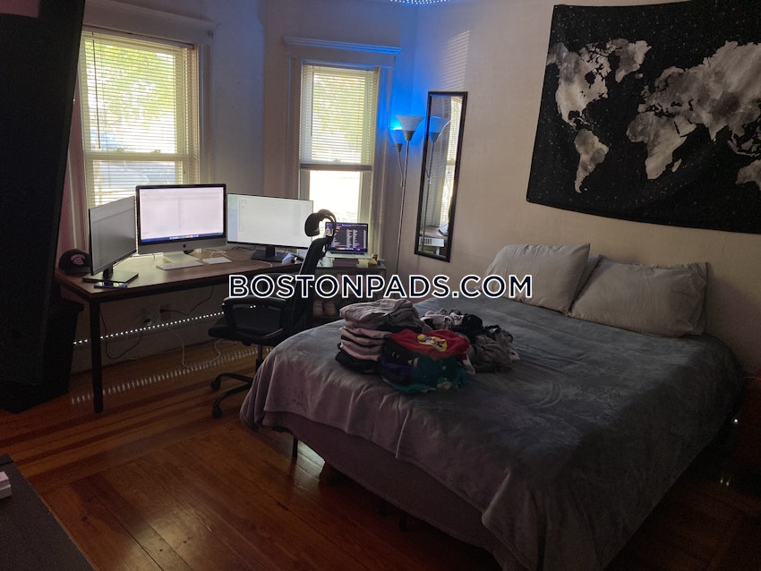 MEDFORD - TUFTS - 3 Beds, 1 Bath - Image 3