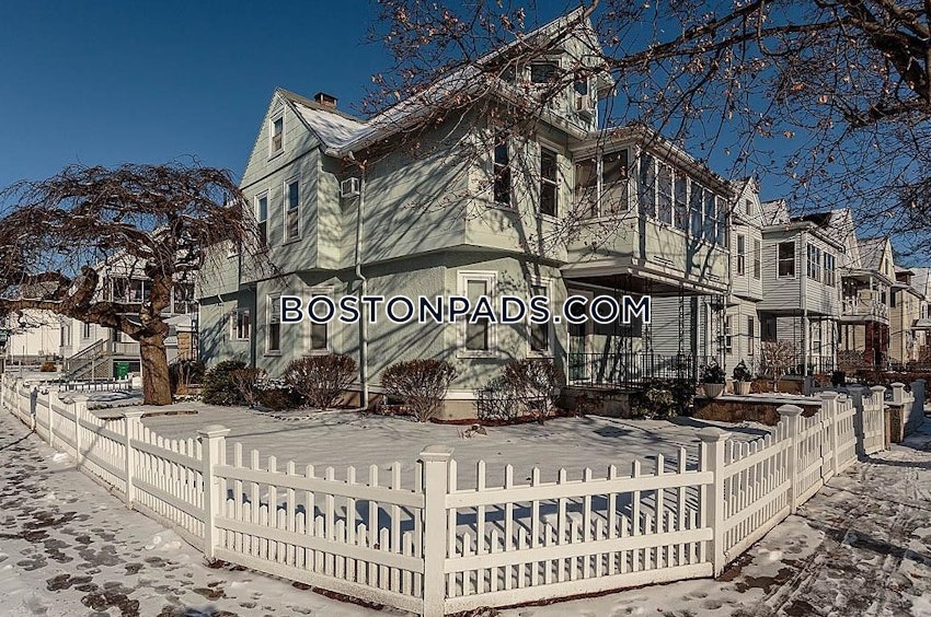 MEDFORD - TUFTS - 3 Beds, 1 Bath - Image 8